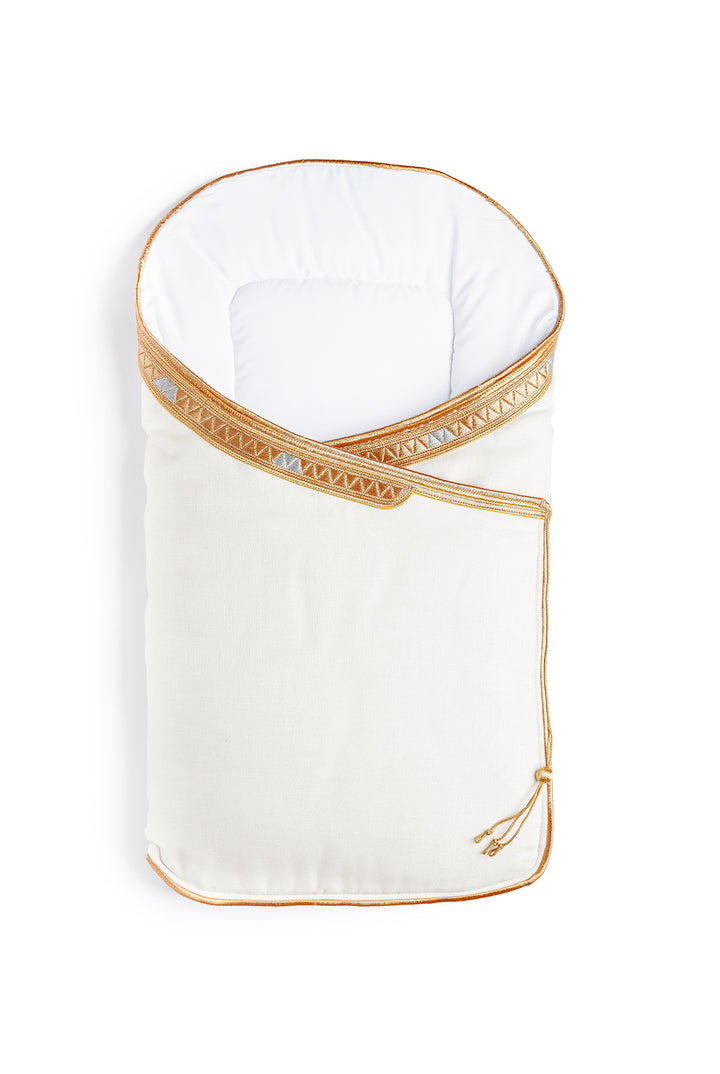 BISHT-STYLE BABY NEST (0 - 12 Months)